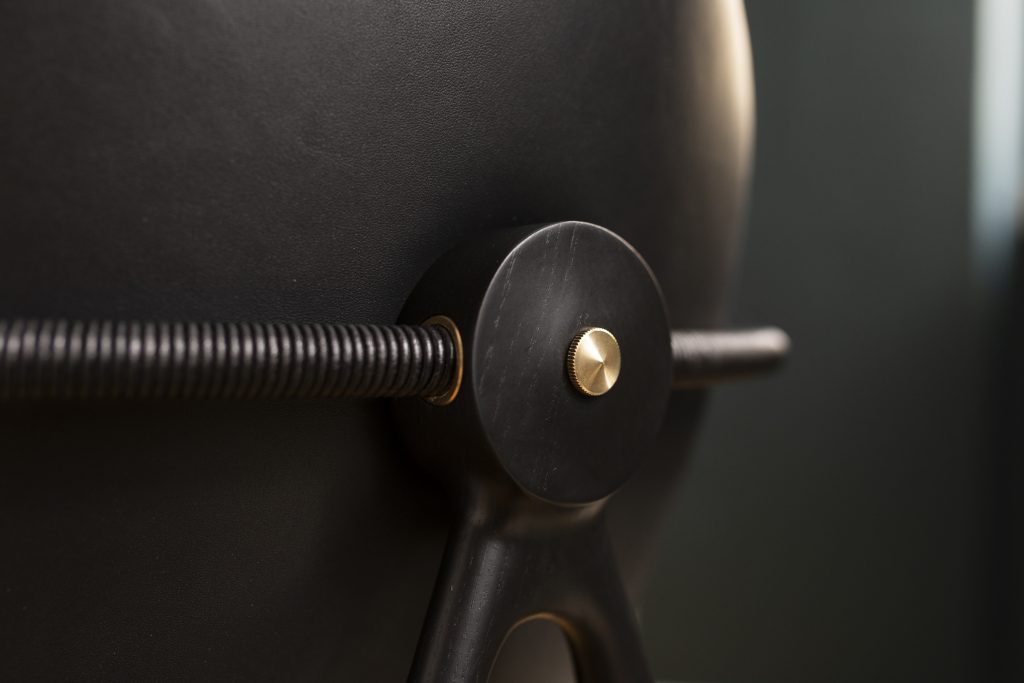 CircleDiningChair_DetailBack_OvergaardDyrman-1024×683-1